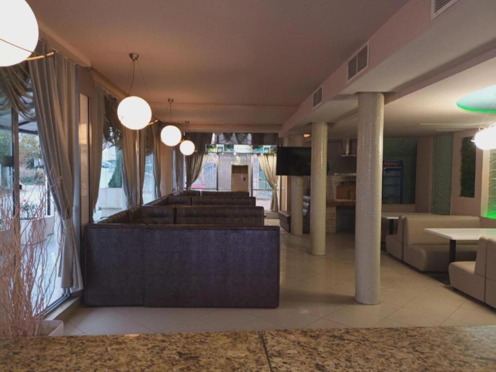 Apartments Devora 1 & Bar & Restaurant فارنا المظهر الخارجي الصورة